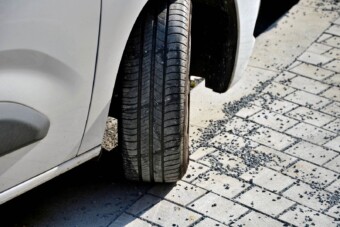 A járdára parkolt, egy vagyonba fájt a szabálytalanság