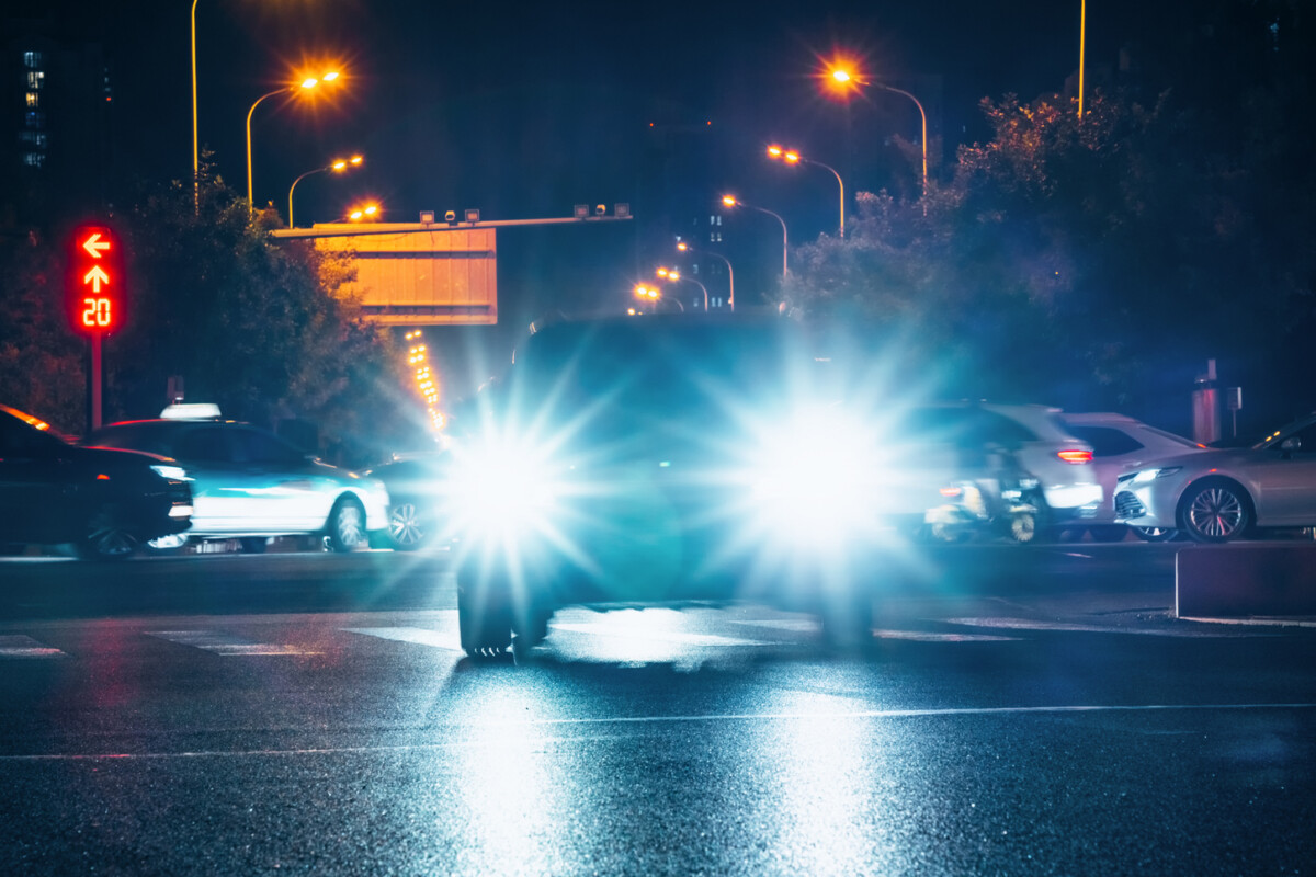 Ezt mutatják a számok a vakító fényszórókról