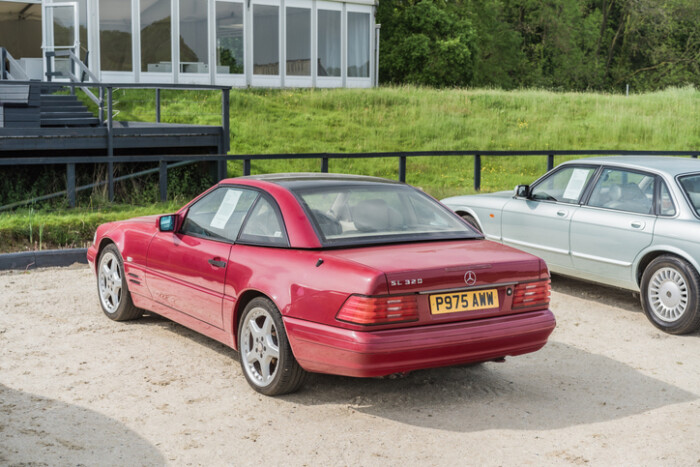 Mire hazaért a nyaralásból az önkormányzat bezúzta a Mercedesét 2 Mire hazaért a nyaralásból az önkormányzat bezúzta a Mercedesét 2