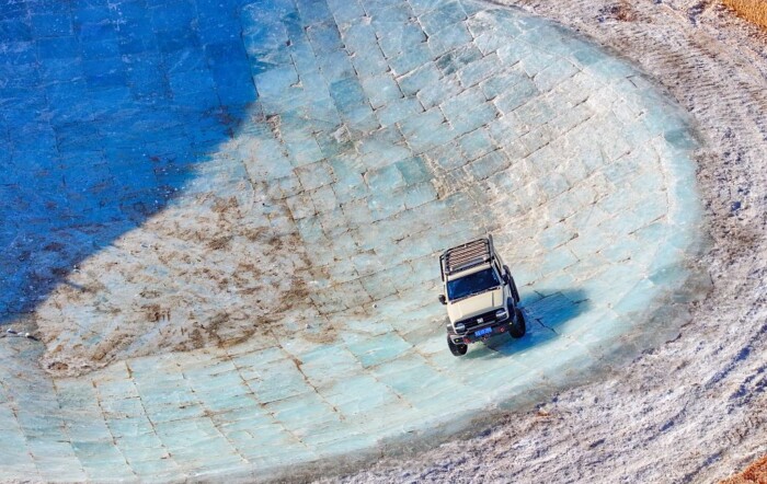 Új téli autós őrület a jeges gödörben pörgés 1