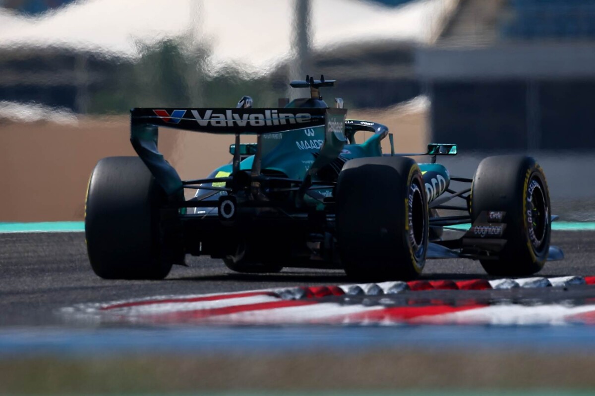 Beismerték, szétesik az autó Alonsóék alatt