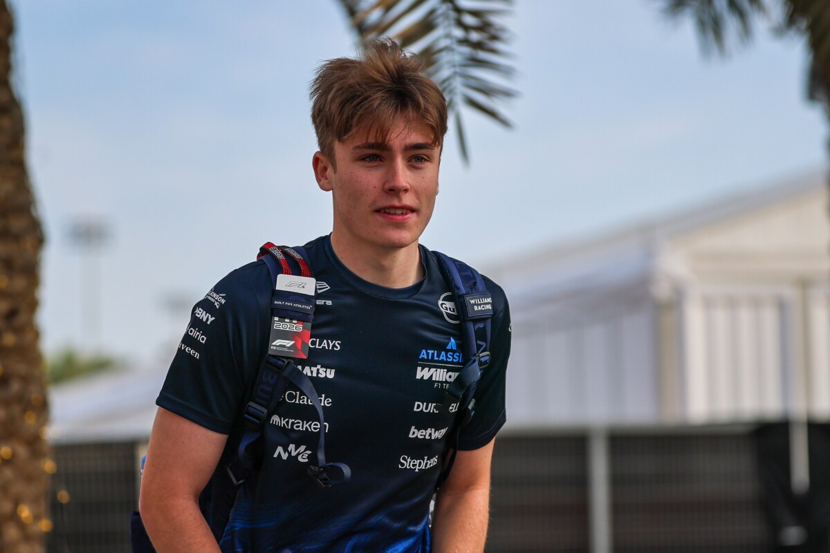 Hatalmasat bukott a Williams-pilóta az F1 legfélelmetesebb kanyarjában