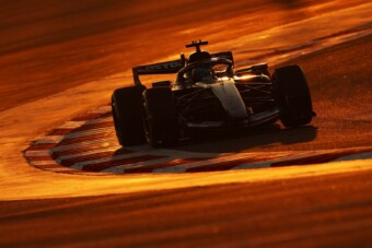 Bahrein: A Mercedes hajszállal a McLaren előtt