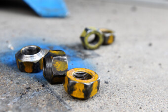 Lehulló csavarok okozhatnak zűrt az autóddal