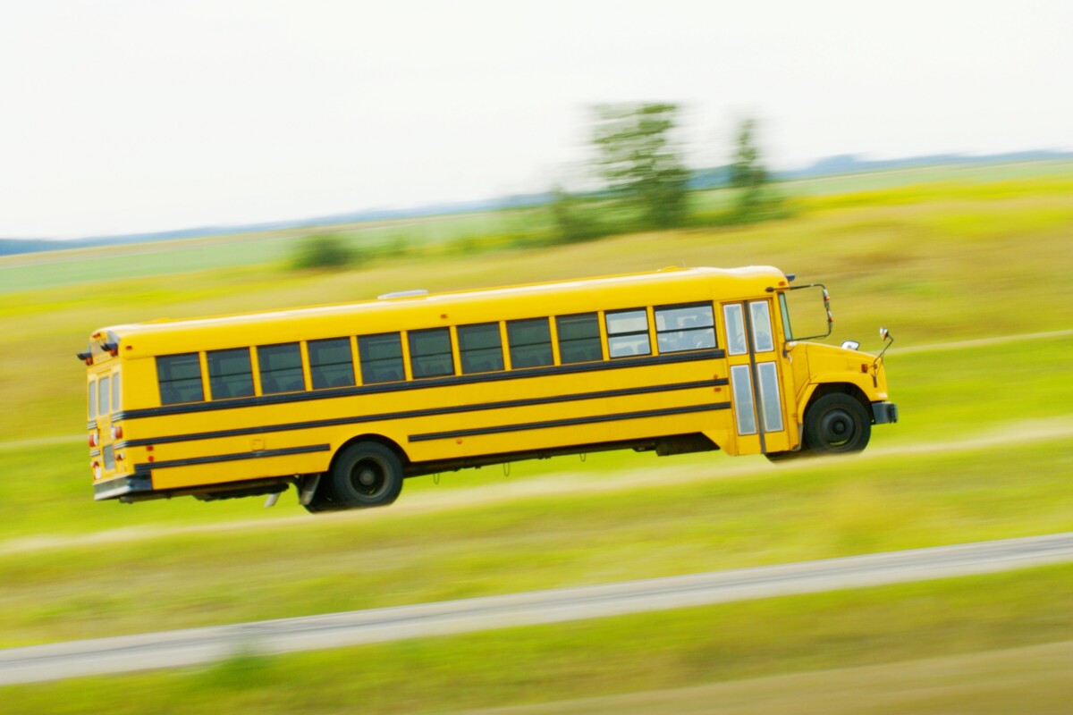 Lekéste a buszt, kocsival ment iskolába a 12 éves