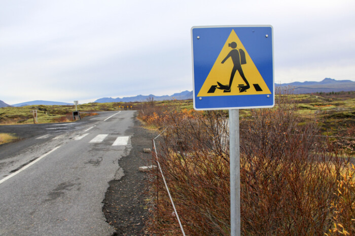 Búvárokra figyelmeztet az egyedi KRESZ-tábla 4