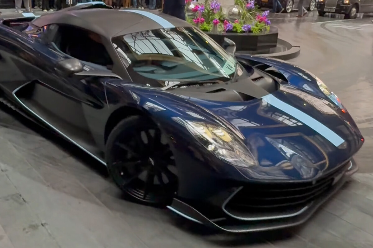 Olyan autót vett a világsztár is, amiből most három érkezett magyar vevőkhöz