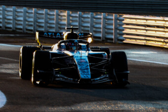 Csúnyán elkésett, de végre pályán az utolsó F1-autó