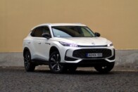 A jövő akkumulátorával érkezik az új MG 10