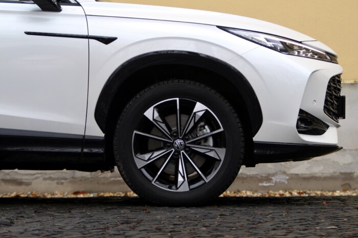 Olcsó autózással kecsegtető különc kínai hibrid 18 Olcsó autózással kecsegtető különc kínai hibrid 18