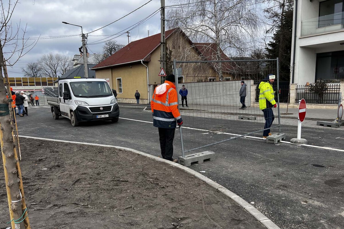 Dudálva ünneplés: videón, ahogy átadták az abszurd magyar aluljárót