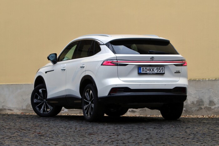 Olcsó autózással kecsegtető különc kínai hibrid 6 Olcsó autózással kecsegtető különc kínai hibrid 6