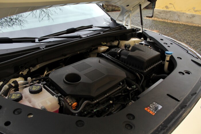 Olcsó autózással kecsegtető különc kínai hibrid 16 Olcsó autózással kecsegtető különc kínai hibrid 16