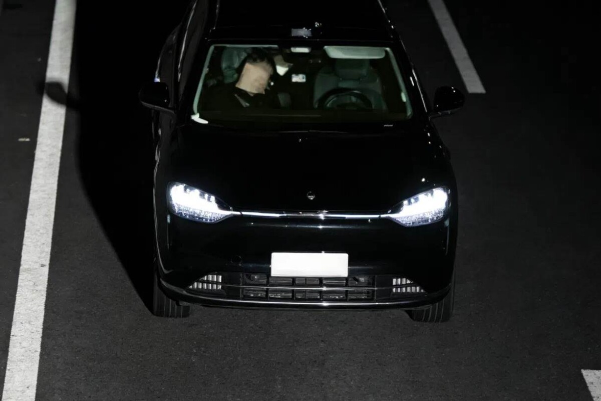 Az anyósülésben aludt részegen, az autóra bízta a vezetést