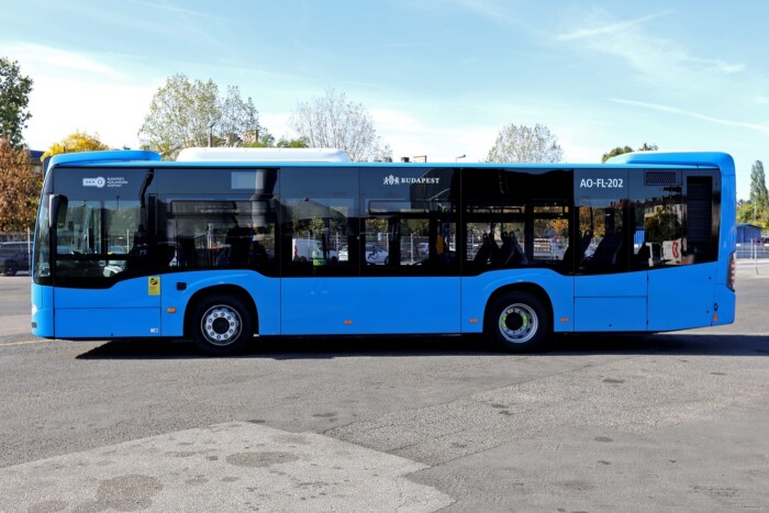 Ikarus-méret, modern technika – ezt tudja a BKV új busza 9