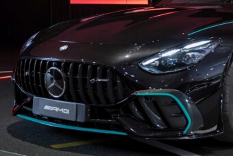 Elképesztő és ritka céges autót kapott a Mercedes F1-es pilótája