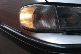 Volt pár ritka autó, ami az orrán is hordott tolatólámpát