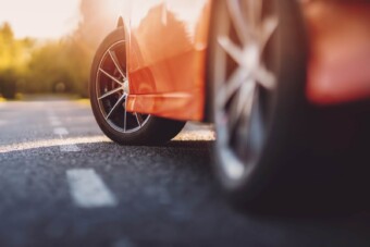 Mutatjuk, melyik nyári gumit kerüld el nagy ívben ‒ gumiteszt 2026