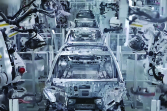 76 másodpercenként köp ki egy új autót a kínai gyár, ahol már alig van ember