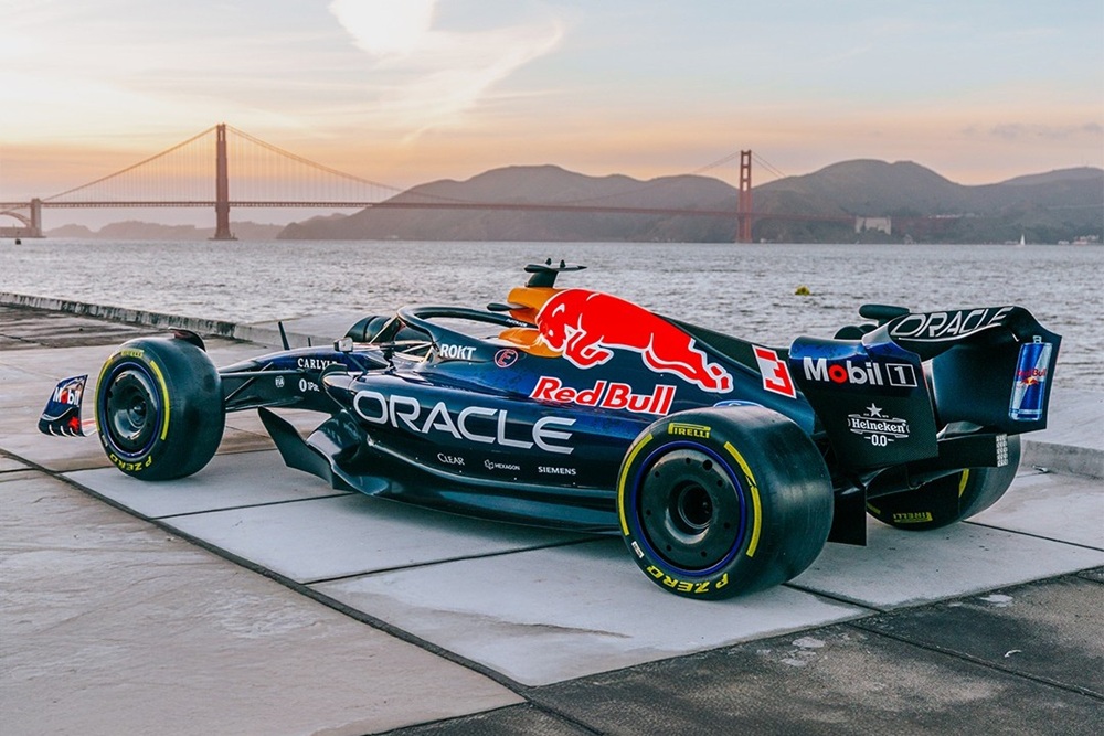 Tűz vetett véget az F1-pilóta száguldásának -videón az eset