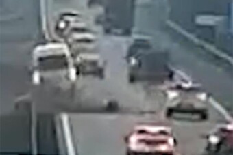 Az M7-esen is undorító dolog történt egy baleset után