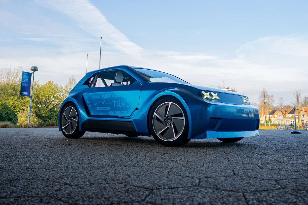 Itt egy modern autó, amit bárki képes megjavítani