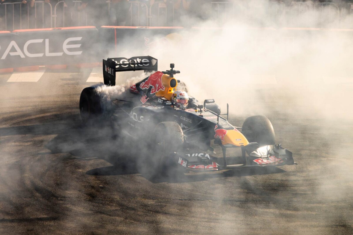 Így lángolt a Red Bull bajnoki F1-es autója