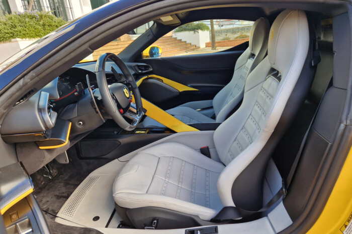 Simogatva gyilkol az új Ferrari Testarossa 22