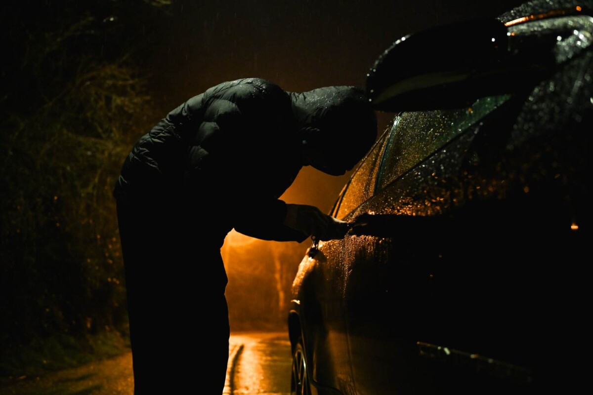 A kerítés sem tudta megállítani a nógrádi autótolvajt