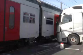 Hajszálon múlt a tragédia az átjáróban Belgiumban