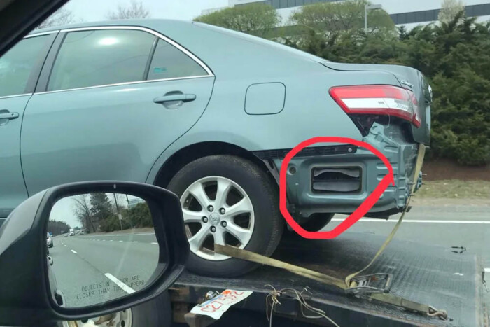 Ezért van rejtett nyílás a kárpit alatt az autókban 2 Ezért van rejtett nyílás a kárpit alatt az autókban 2