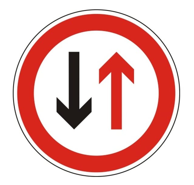 Két KRESZ-tábla, amit a fél ország összekever, pedig jelentésük eltér 1 Két KRESZ-tábla, amit a fél ország összekever, pedig jelentésük eltér 1