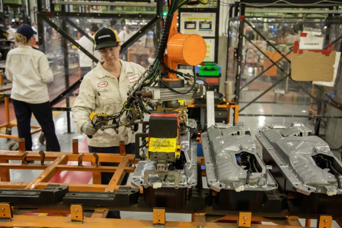 Hatalmas a baj a Hondánál 6 Hatalmas a baj a Hondánál 6