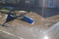 Beszakadt az úttest az Árpád hídnál, fotón a helyszín 1