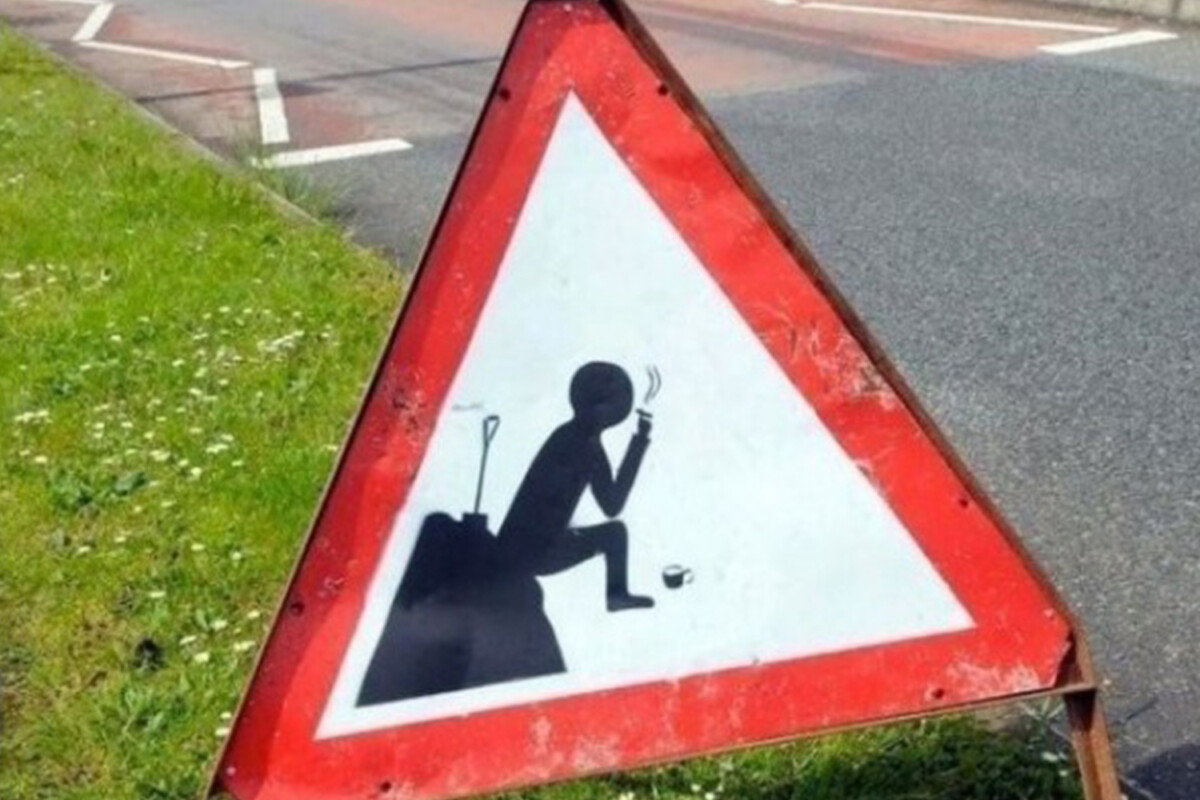 10 közlekedési tábla, ami olyan ötletes, hogy figyelmet követel