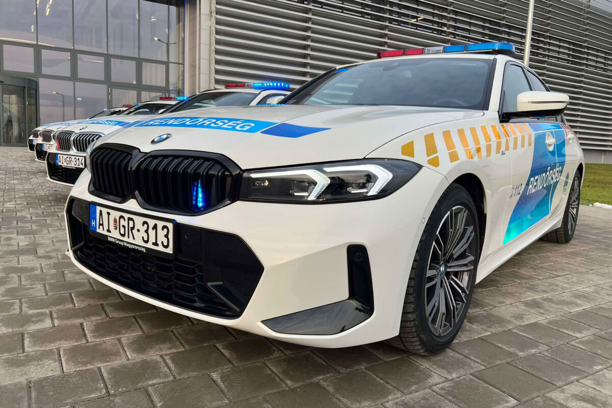 Kiderítettük, mennyiért tankolnak a rendőrök