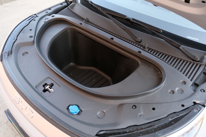 Olcsóbb, erősebb, hátsókerekes: odacsapott a BYD 12 Olcsóbb, erősebb, hátsókerekes: odacsapott a BYD 12