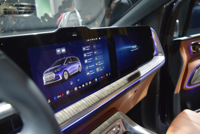 79 centis tévé van ebben a Mercedesben 10