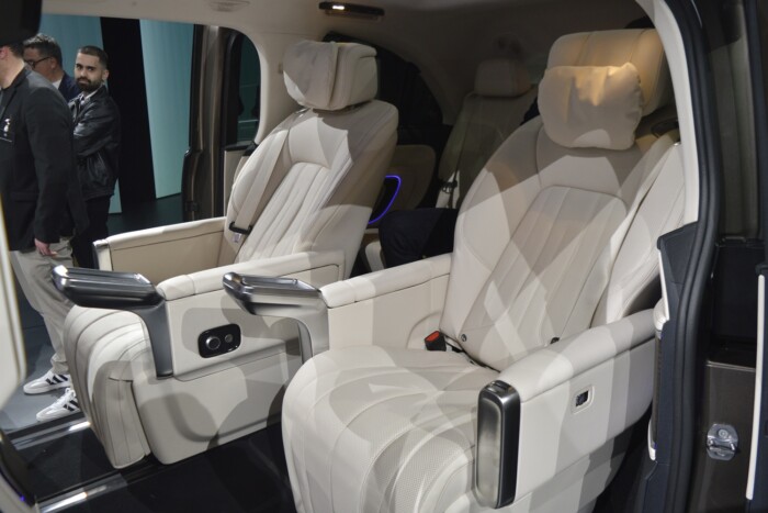 79 centis tévé van ebben a Mercedesben 12