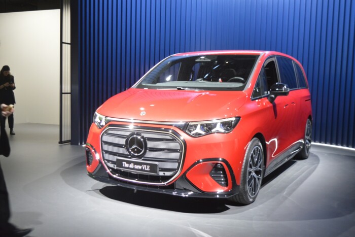 79 centis tévé van ebben a Mercedesben 13