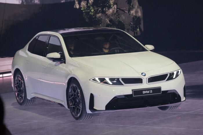 Személyesen néztük meg a legújabb, legfontosabb BMW-t 12