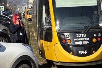 Rommá büntették a pesti autóst, aki miatt egy órára leálltak a villamosok
