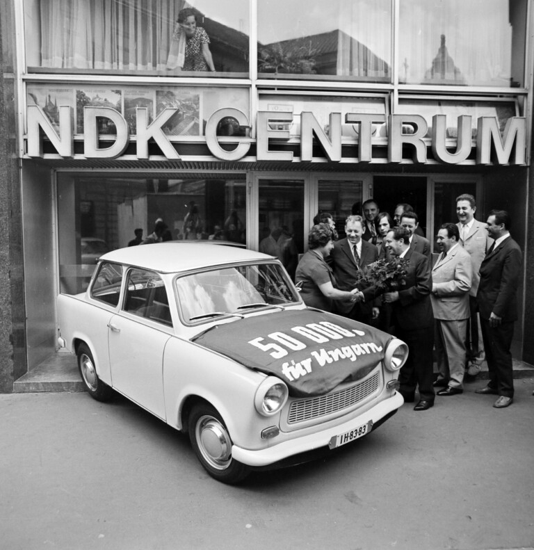 Így imádta a magyarság a pöfögő duroplast legendát 10