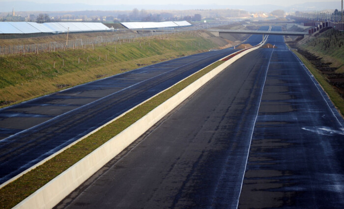Csendben rohad a sosem használt autópálya Németországban 1
