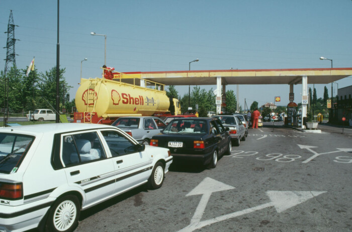 Amikor egy éjszaka alatt lett luxuscikk a benzin 8