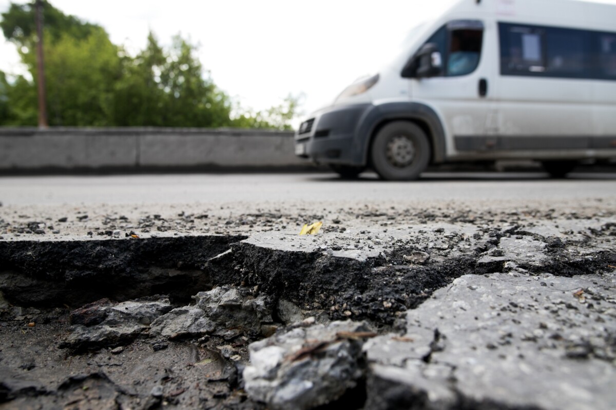 A halálból hozta vissza a nőt egy kátyú