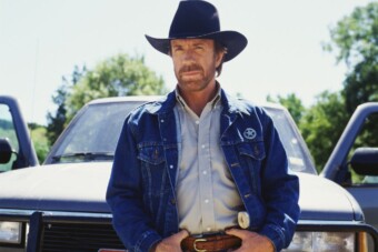 Emlékszel, amikor Chuck Norris két repülőgép között spárgázott?