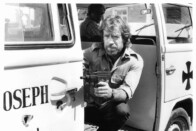 Emlékszel, amikor Chuck Norris két repülőgép között spárgázott? 1