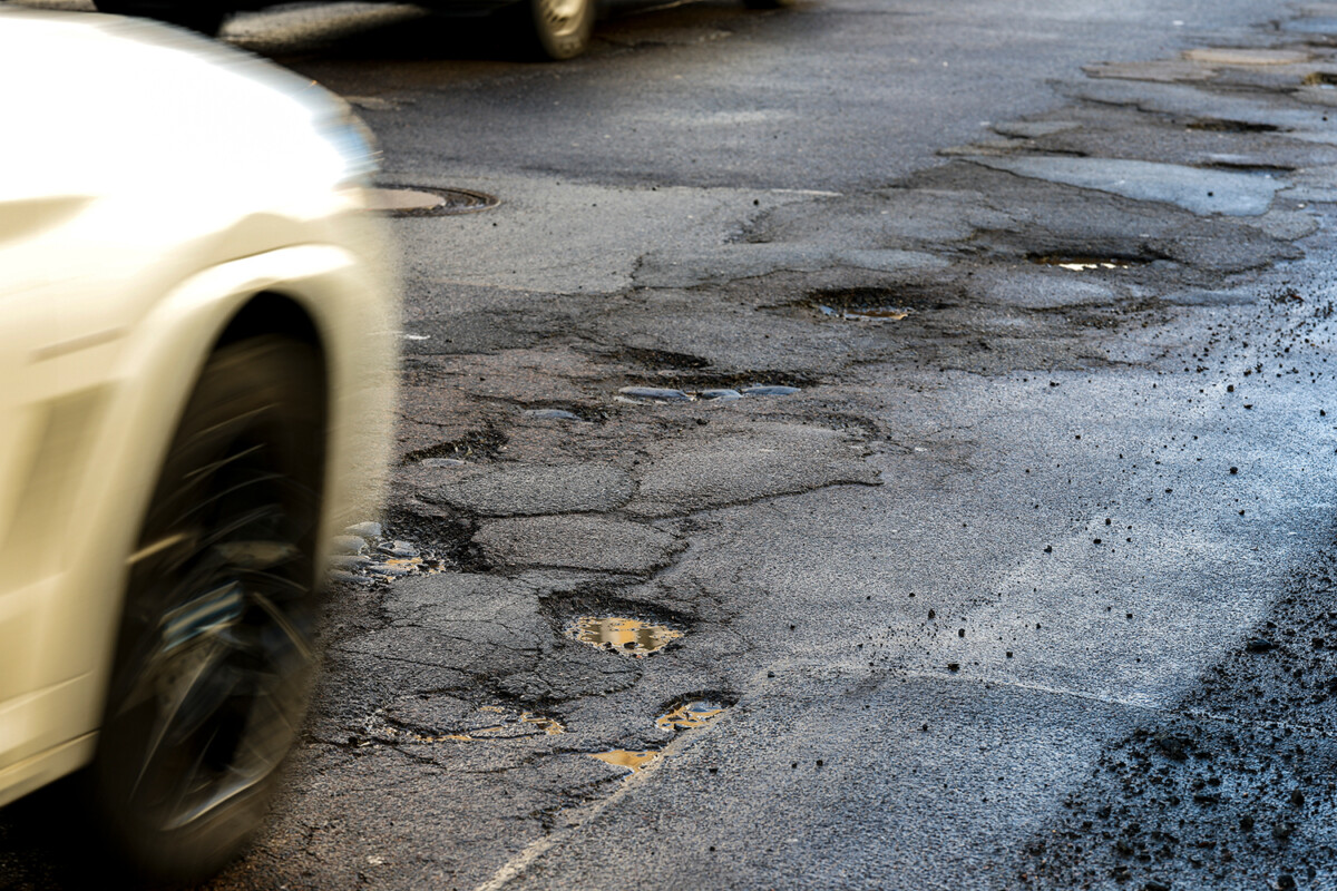 Ezért nem javítják a kátyús utakat a városodban