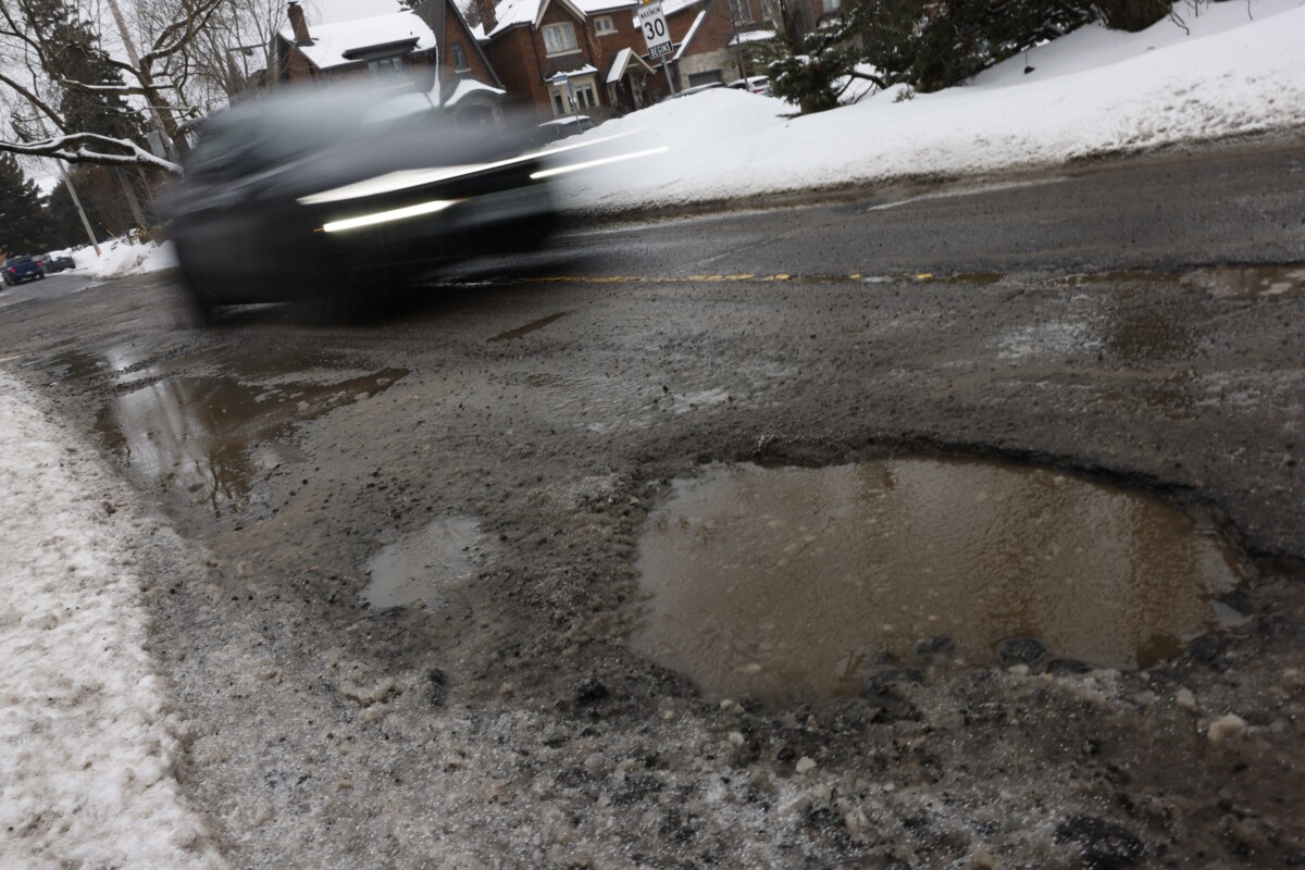 Ilyen autóval nem jelentenek gondot a kátyúk
